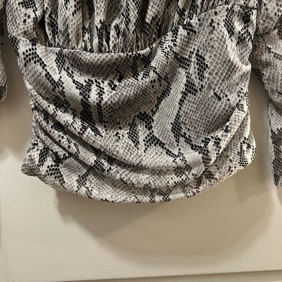 Express crop top on or off shoulder size XS - Picture 10 of 16